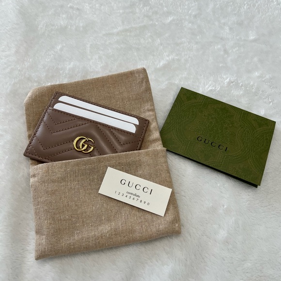 Price Reduced! GUCCI Card Holder with Gucci Dust Bag - Picture 2 of 9
